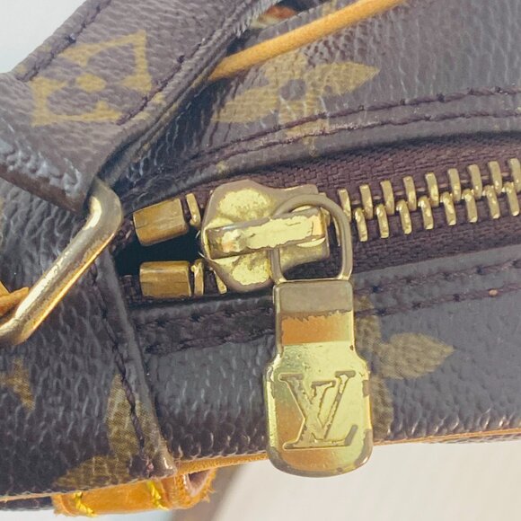 Vintage Louis Vuitton Monogram Crossbody Bag – Iconic Canvas, Timeless Luxury - Picture 11 of 17